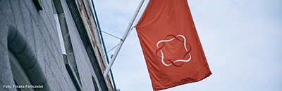 Foto: Finans Danmarks Facade med flag med logo